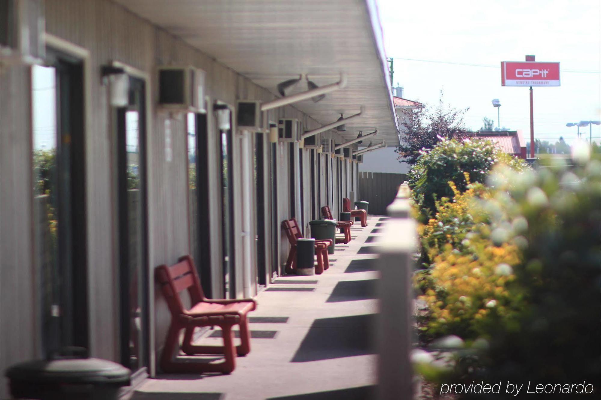 Westward Inn & Suites Langley Exterior photo